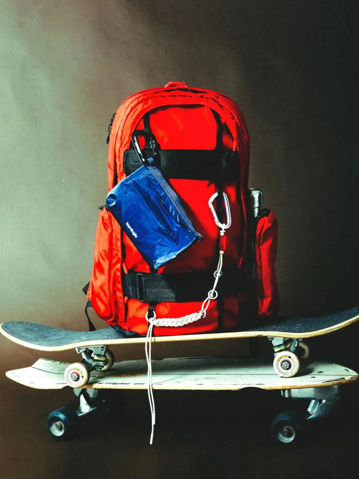 Topologie: historia, colaboraciones y la evolución del accesorio funcional urbano