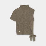 Top de punto LAAGAM Raye Textured Taupe, otra vista con modelo