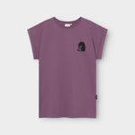 Camiseta DEDICATED Visby Curious Cat - Berry Purple - vista oficial 4