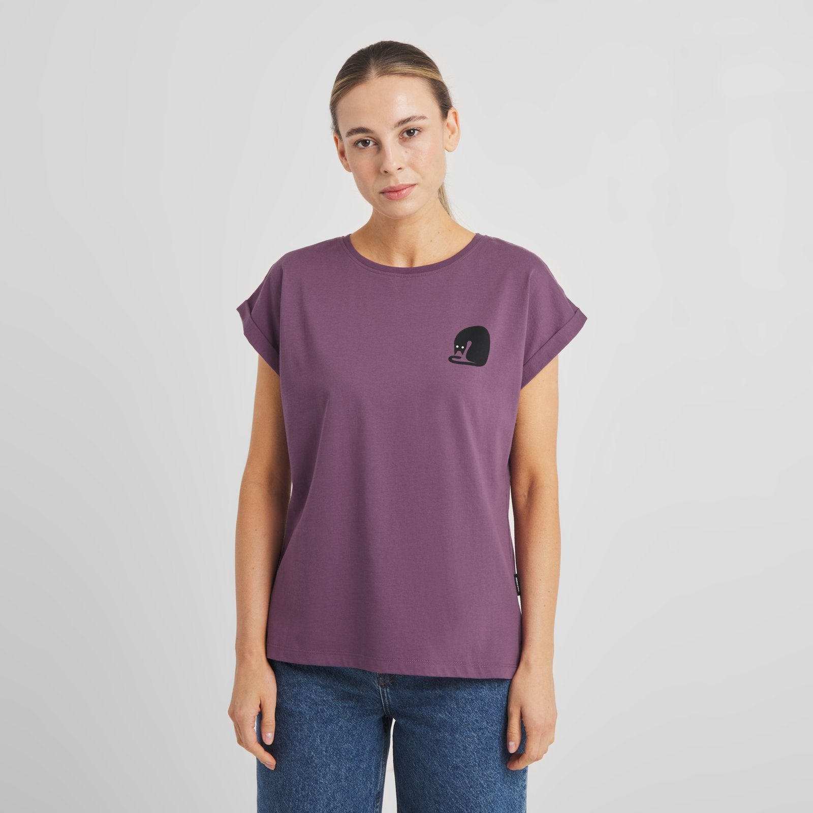 Camiseta DEDICATED Visby Curious Cat - Berry Purple - vista oficial 3