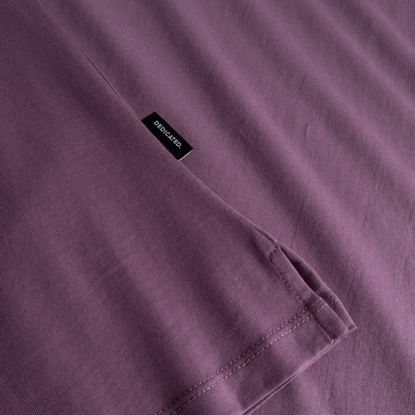 Camiseta DEDICATED Visby Curious Cat - Berry Purple - vista oficial 6