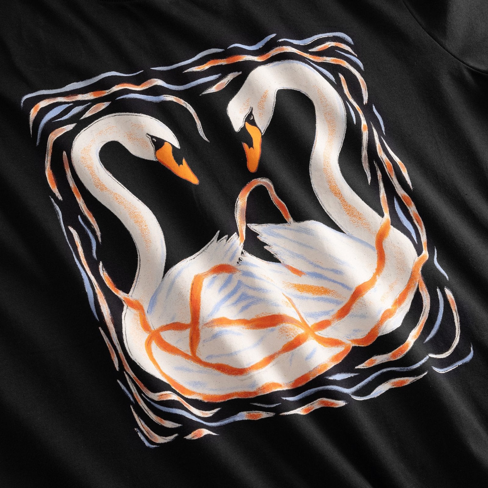 Camiseta DEDICATED Vadstena Painted Swans - Black - vista oficial 2