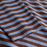 Camiseta DEDICATED Humledal Stripes - Cappuccino Brown/Cornflower Blue - vista oficial 4