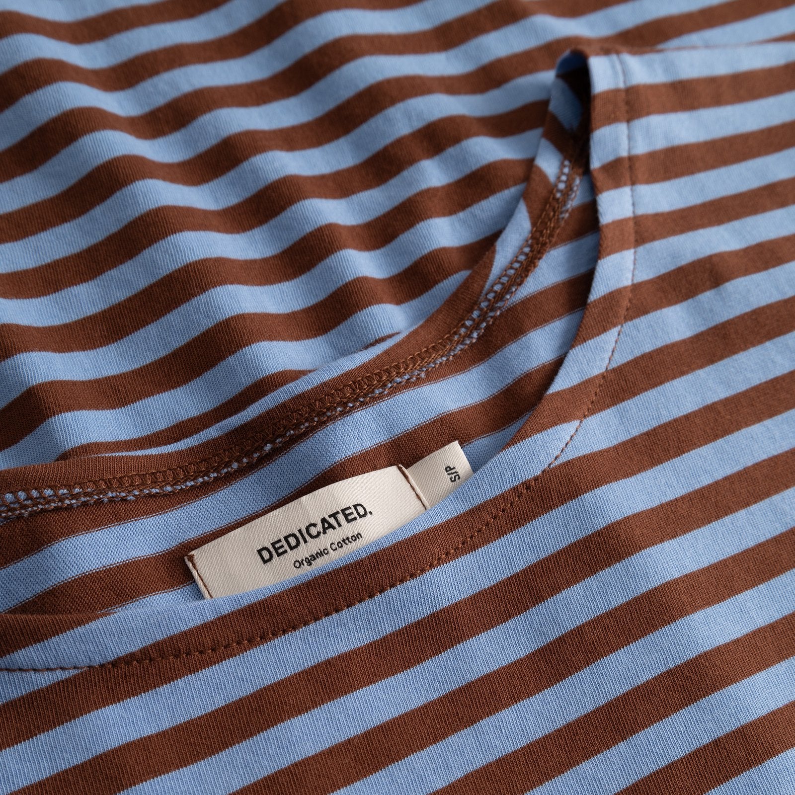 Camiseta DEDICATED Humledal Stripes - Cappuccino Brown/Cornflower Blue - vista oficial 3