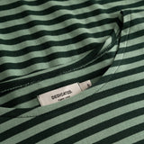 Camiseta DEDICATED Humledal Stripes - Dark Green/Granite Green - vista oficial 5