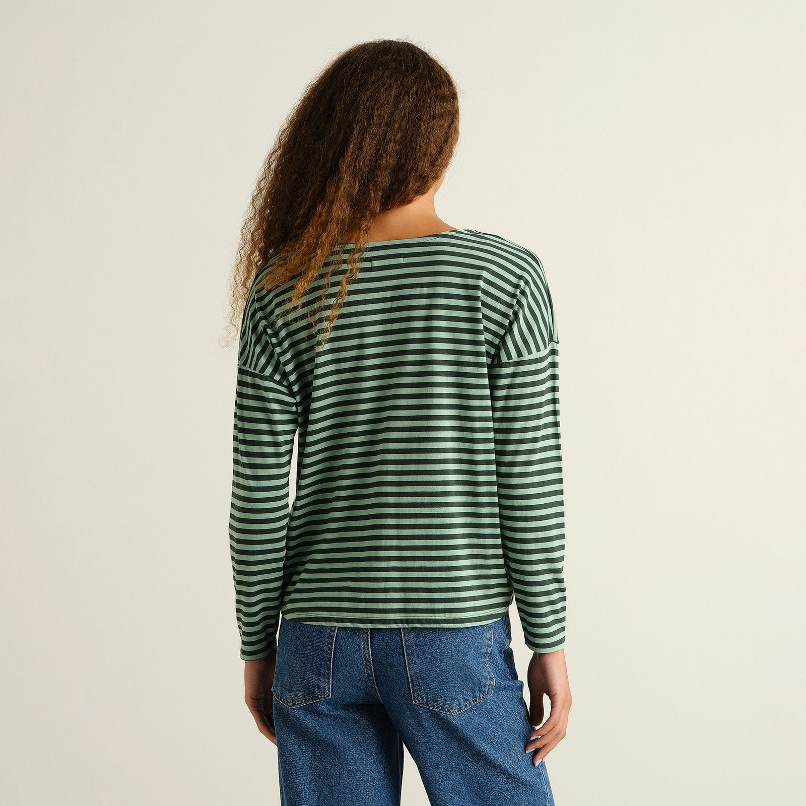 Camiseta DEDICATED Humledal Stripes - Dark Green/Granite Green - vista oficial 3