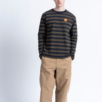Camiseta LOREAK MENDIAN Striped Dot M Navy/Forest, vista frontal en modelo