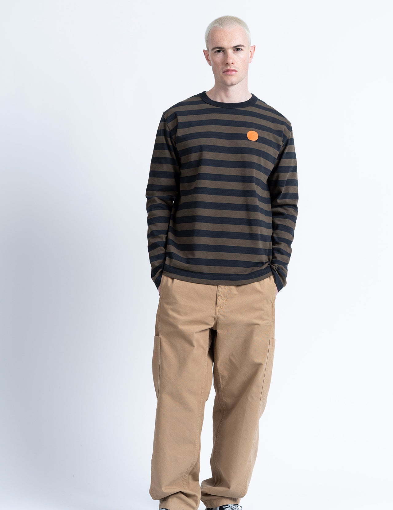 Camiseta LOREAK MENDIAN Striped Dot M Navy/Forest, vista frontal en modelo
