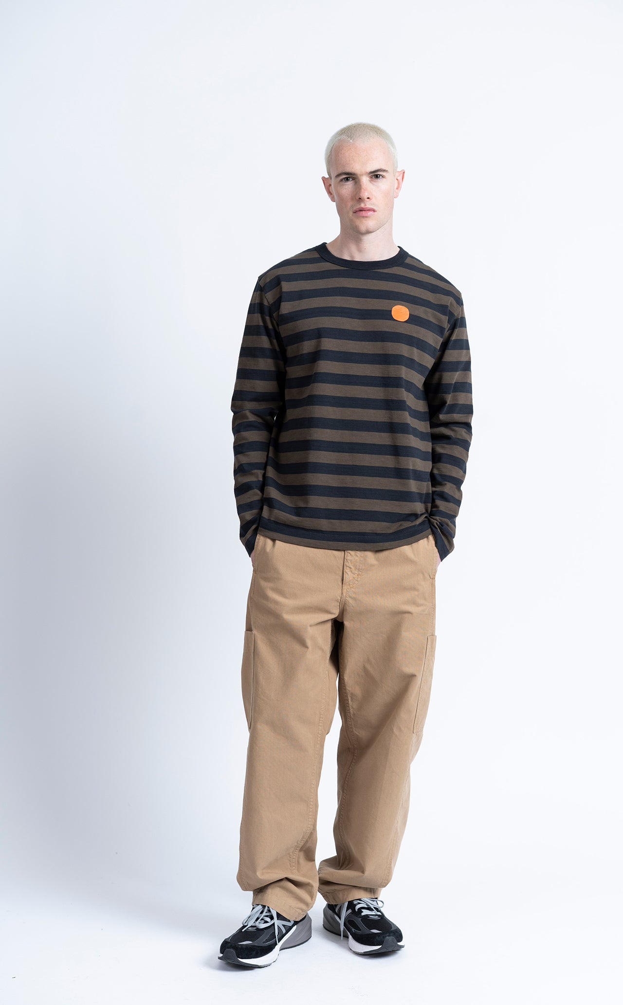 Camiseta LOREAK MENDIAN Striped Dot M Navy/Forest, vista frontal en modelo