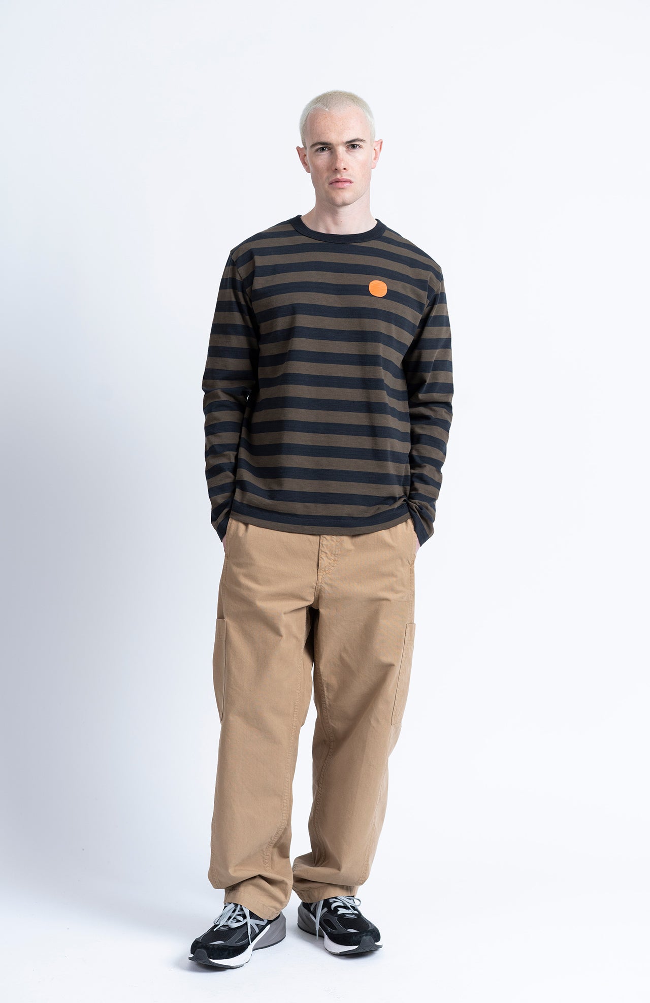 Camiseta LOREAK MENDIAN Striped Dot M Navy/Forest, vista frontal adicional en modelo