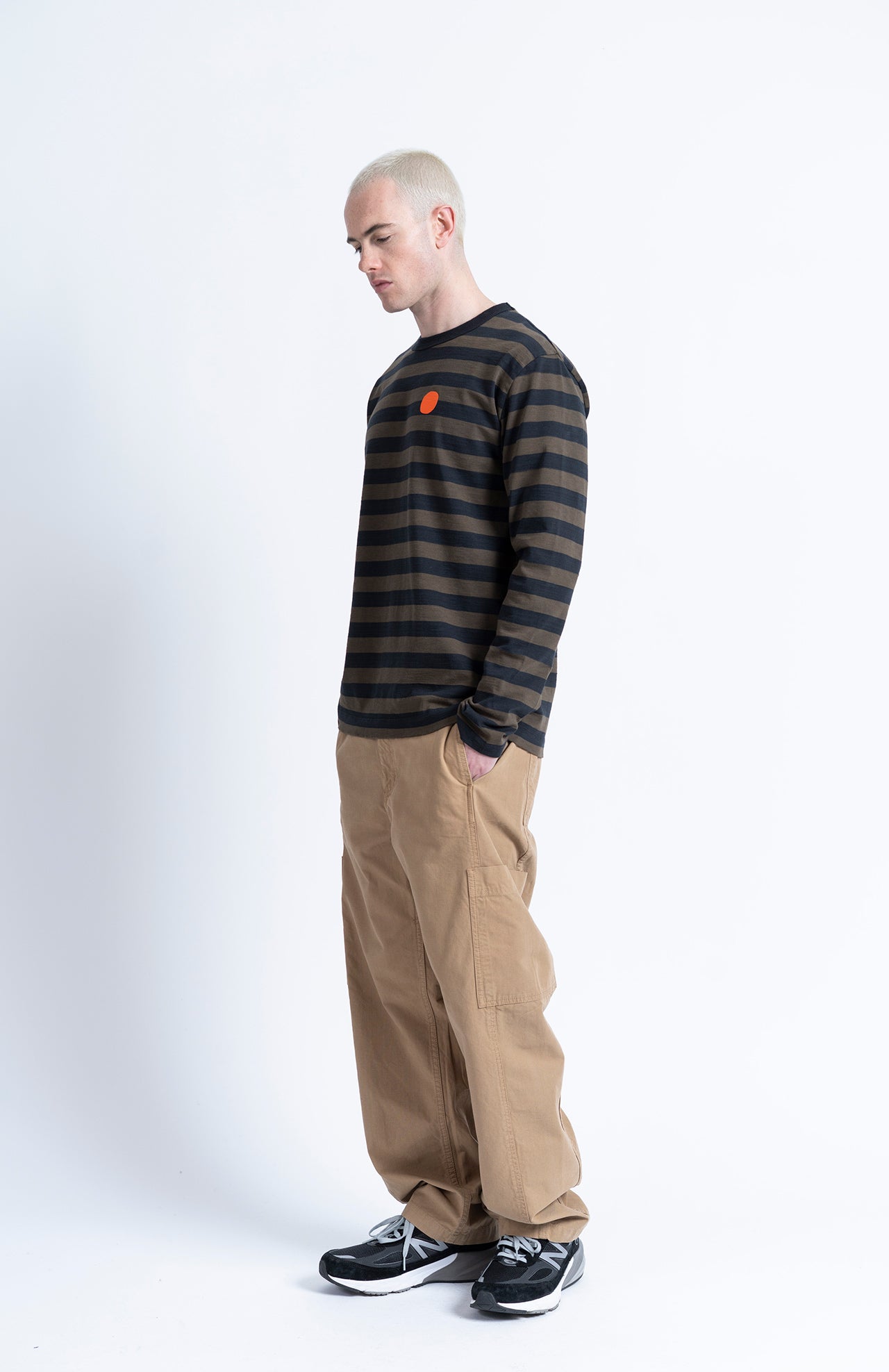 Camiseta LOREAK MENDIAN Striped Dot M Navy/Forest, vista lateral en modelo