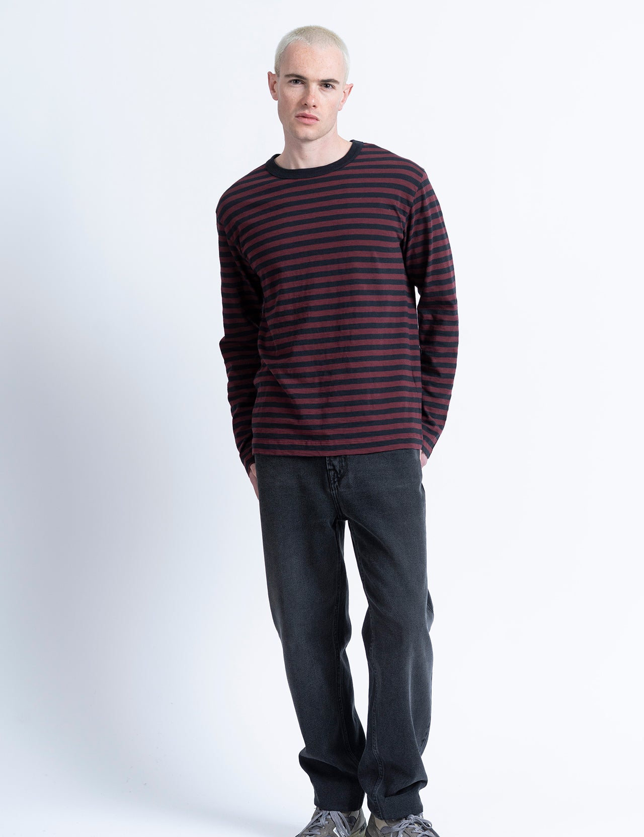 Camiseta LOREAK MENDIAN Astondo Navy, vista frontal en modelo