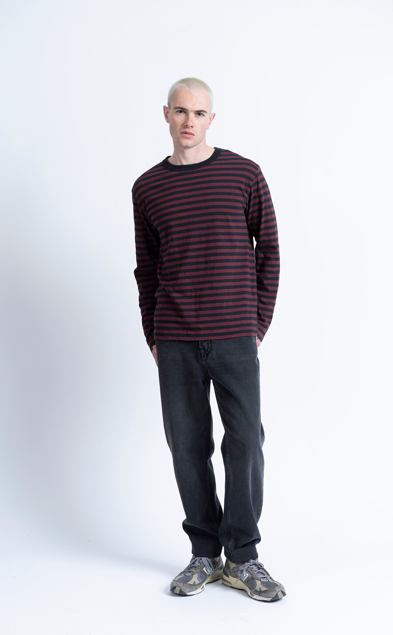 Camiseta LOREAK MENDIAN Astondo Navy, vista frontal en modelo