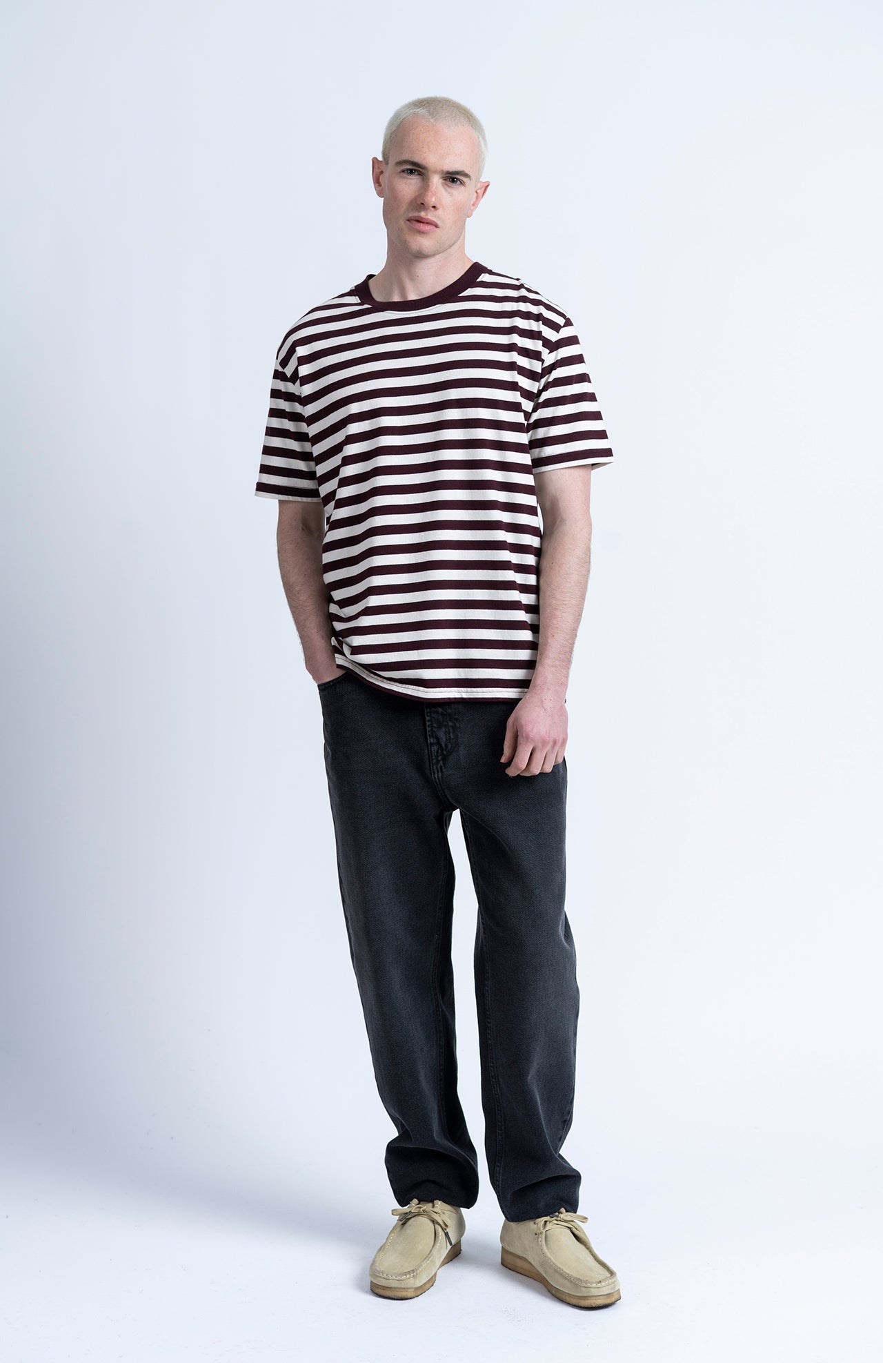 Camiseta LOREAK MENDIAN LM Stripe Burgundy, vista frontal adicional en modelo