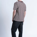 Camiseta LOREAK MENDIAN LM Stripe Burgundy, vista de espalda en modelo