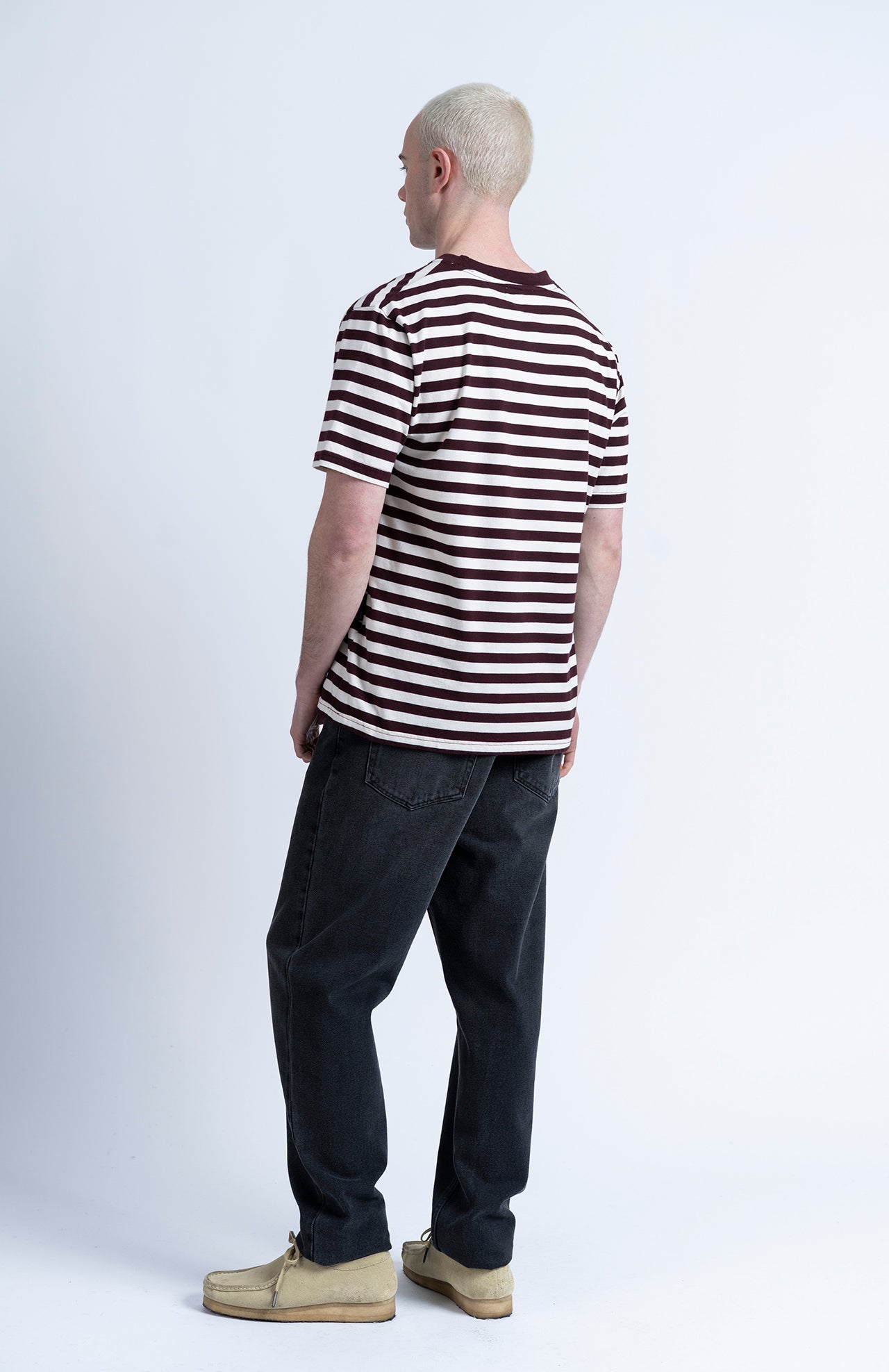 Camiseta LOREAK MENDIAN LM Stripe Burgundy, vista de espalda en modelo