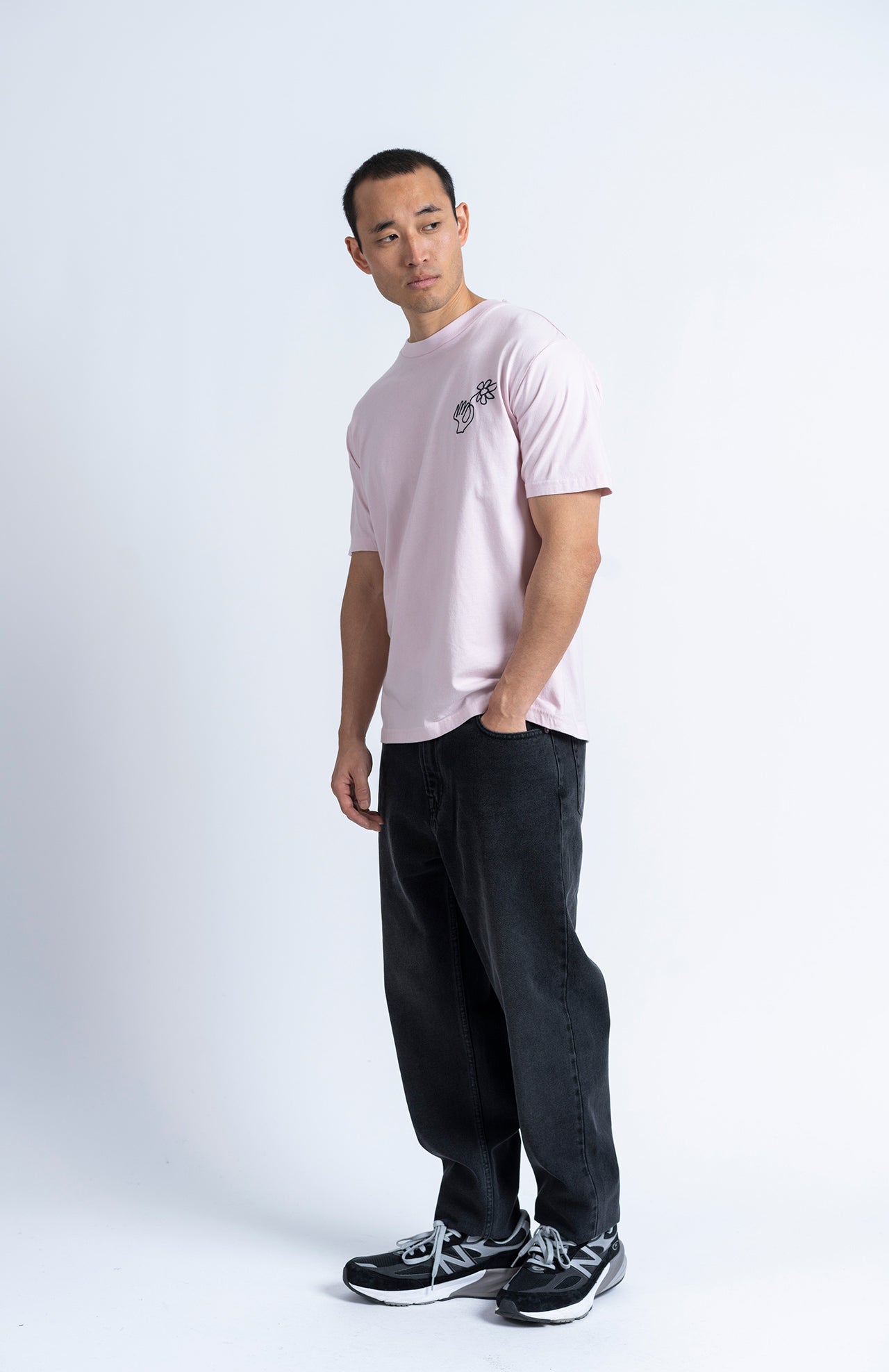 Camiseta LOREAK MENDIAN Okey Orchid, vista lateral en modelo