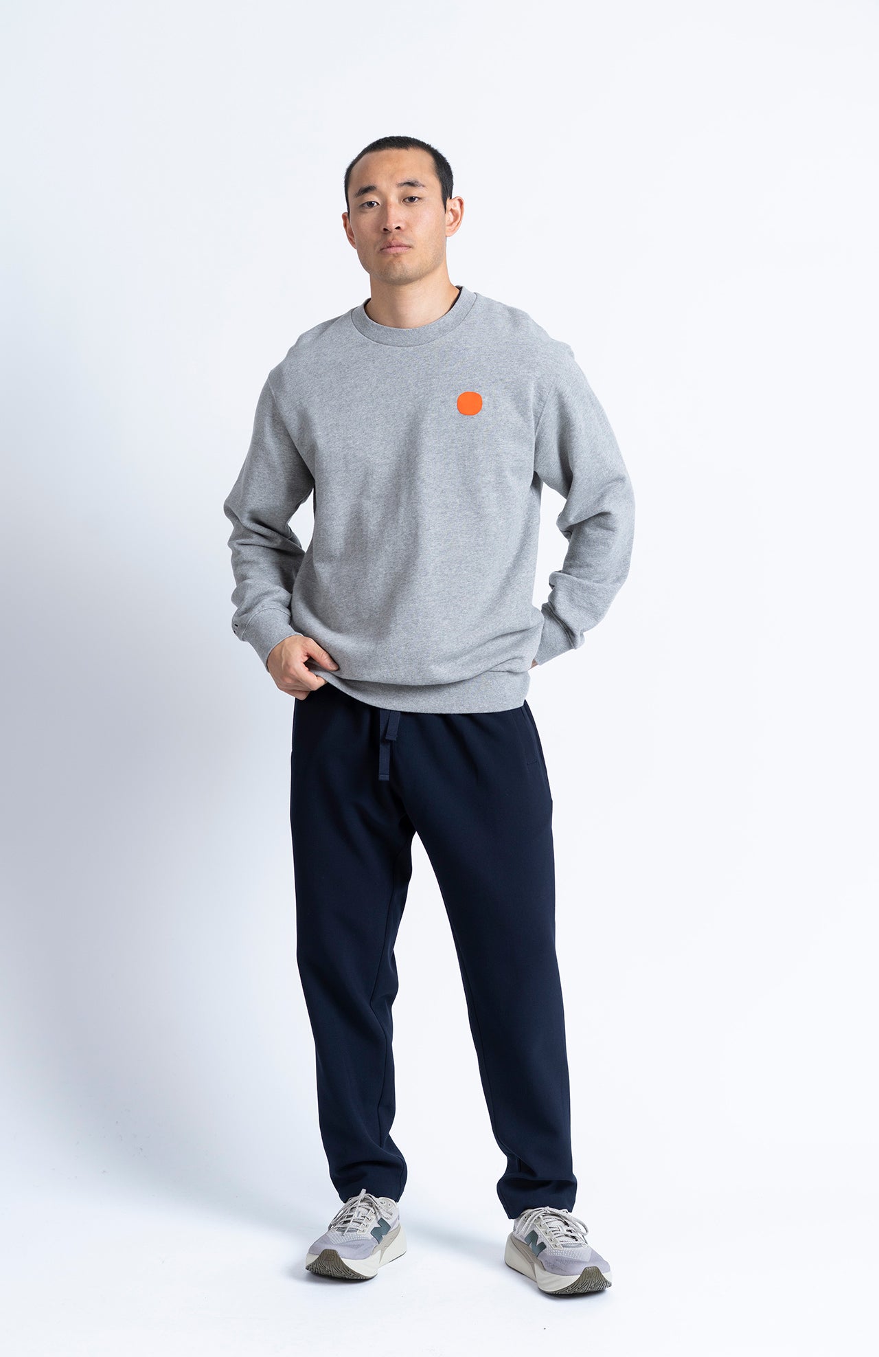 Pantalón LOREAK MENDIAN Train C Navy, vista frontal adicional en modelo