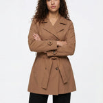 Gabardina TIFFOSI Sophia Beige, modelo frontal