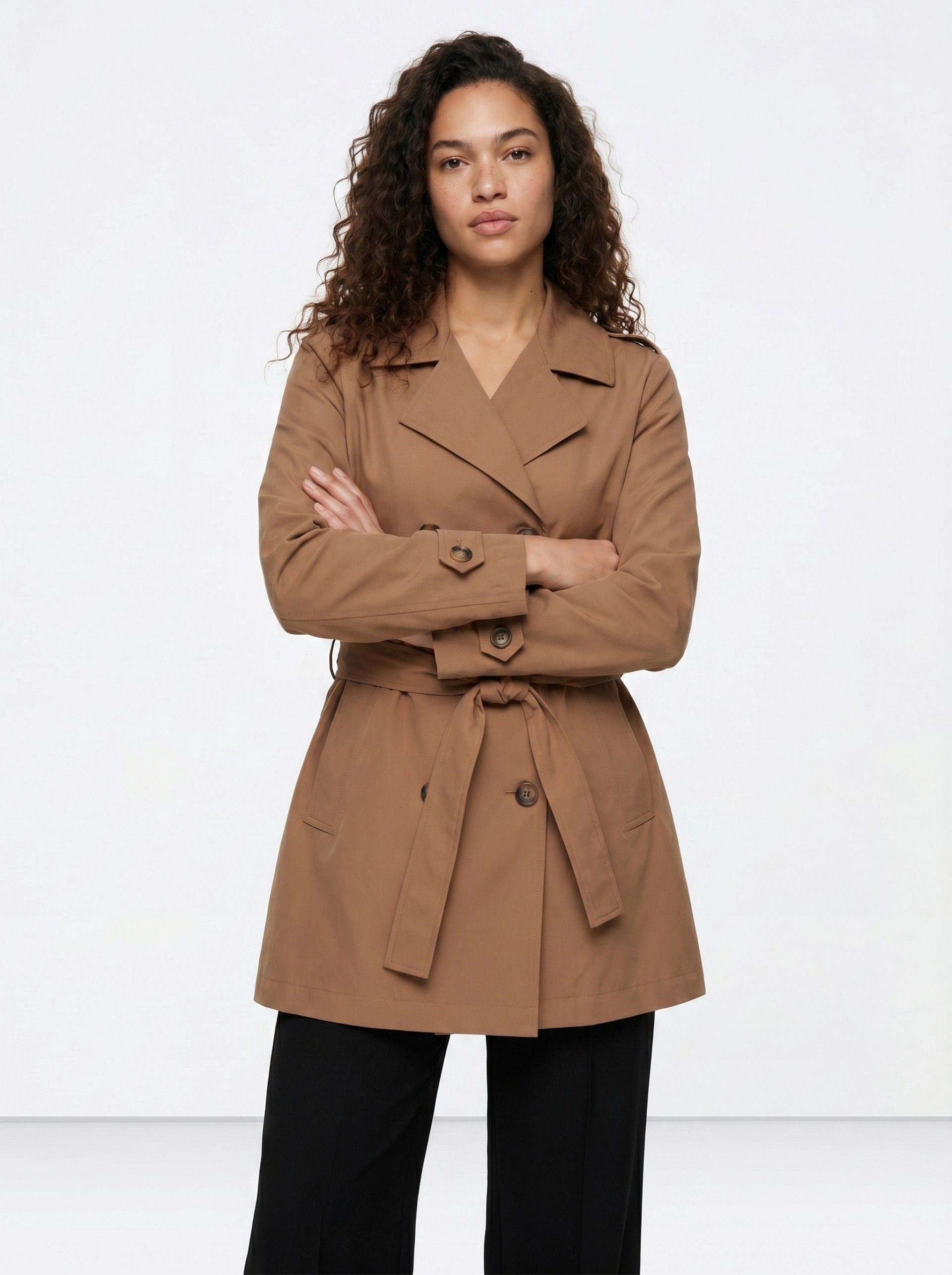 Gabardina TIFFOSI Sophia Beige, modelo frontal