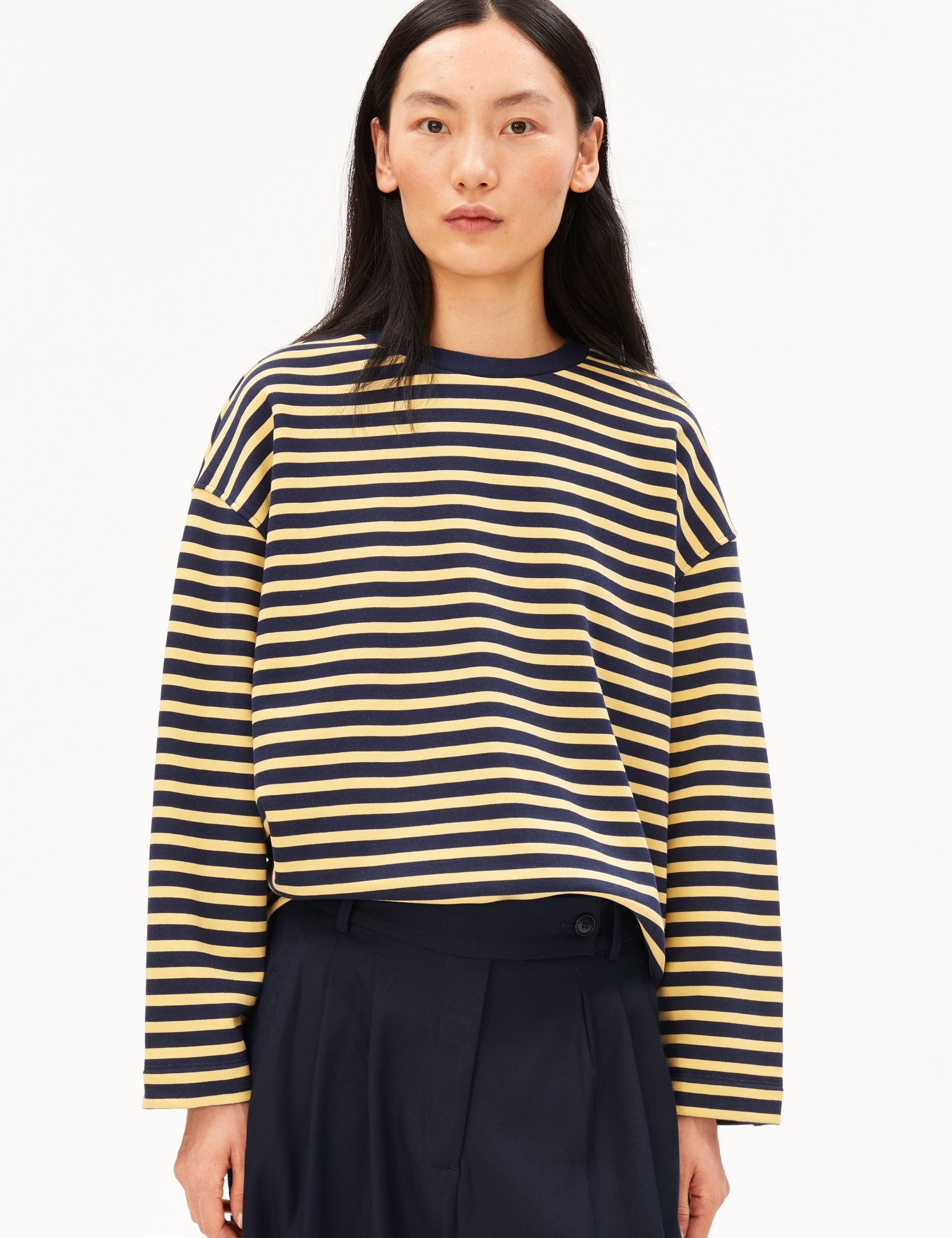Sudadera ARMEDANGELS Frankaa Maarlen Stripe Golden Hay Tinted Navy