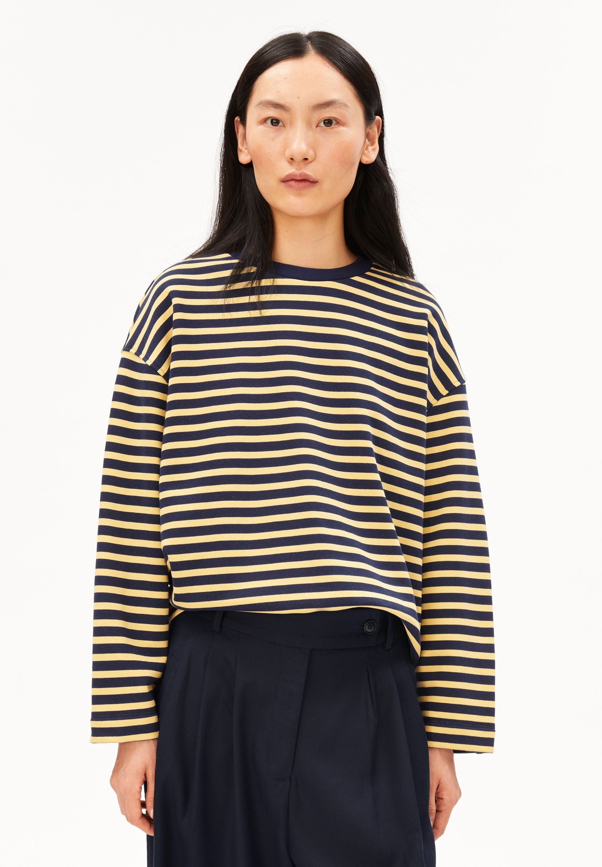 Sudadera ARMEDANGELS Frankaa Maarlen Stripe Golden Hay Tinted Navy