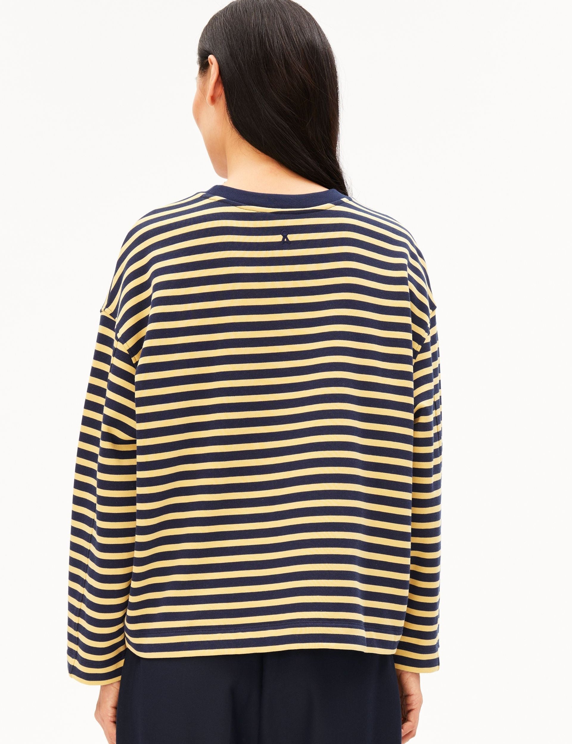 Sudadera ARMEDANGELS Frankaa Maarlen Stripe Golden Hay Tinted Navy - imagen oficial 211
