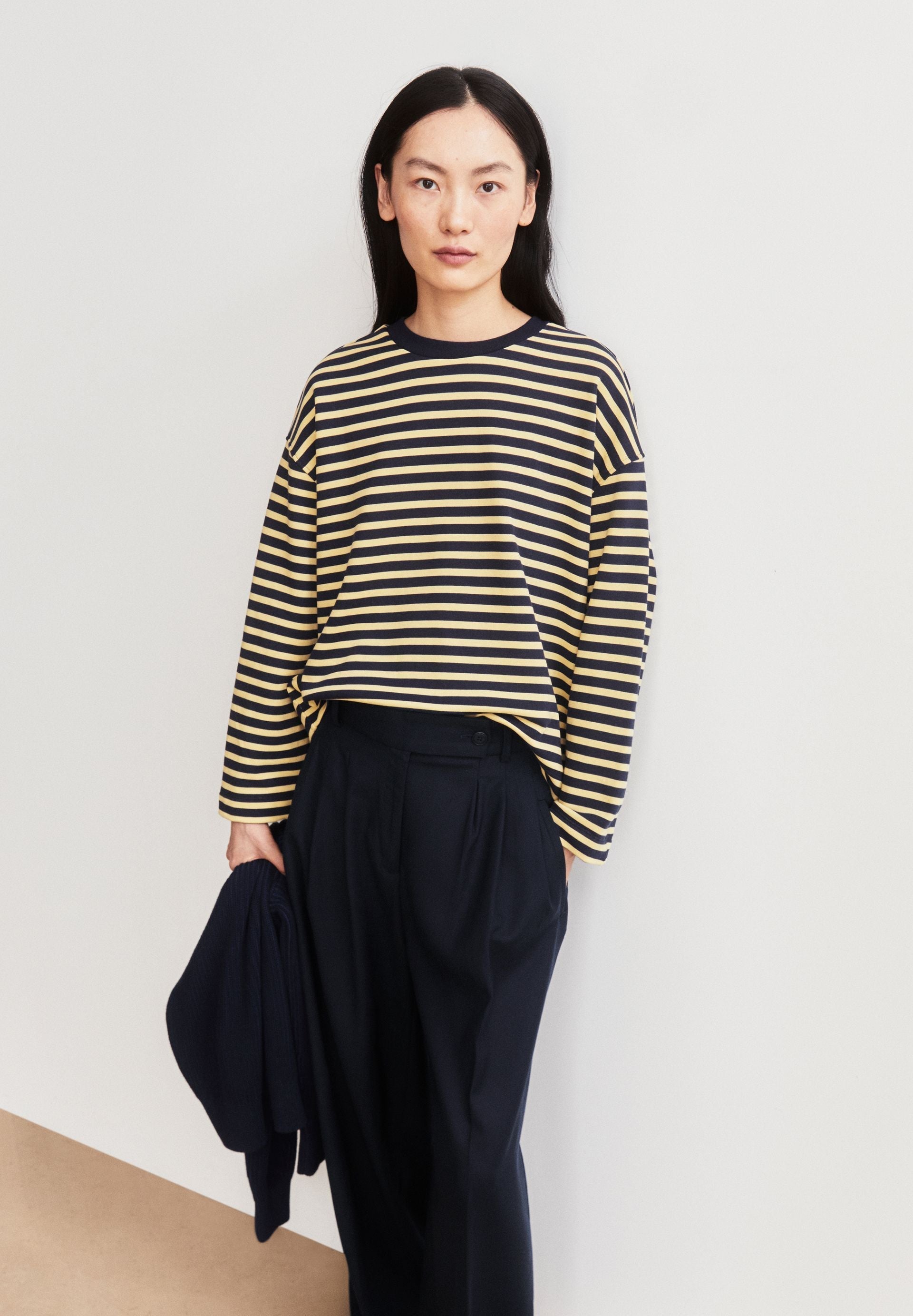 Sudadera ARMEDANGELS Frankaa Maarlen Stripe Golden Hay Tinted Navy - imagen oficial 301