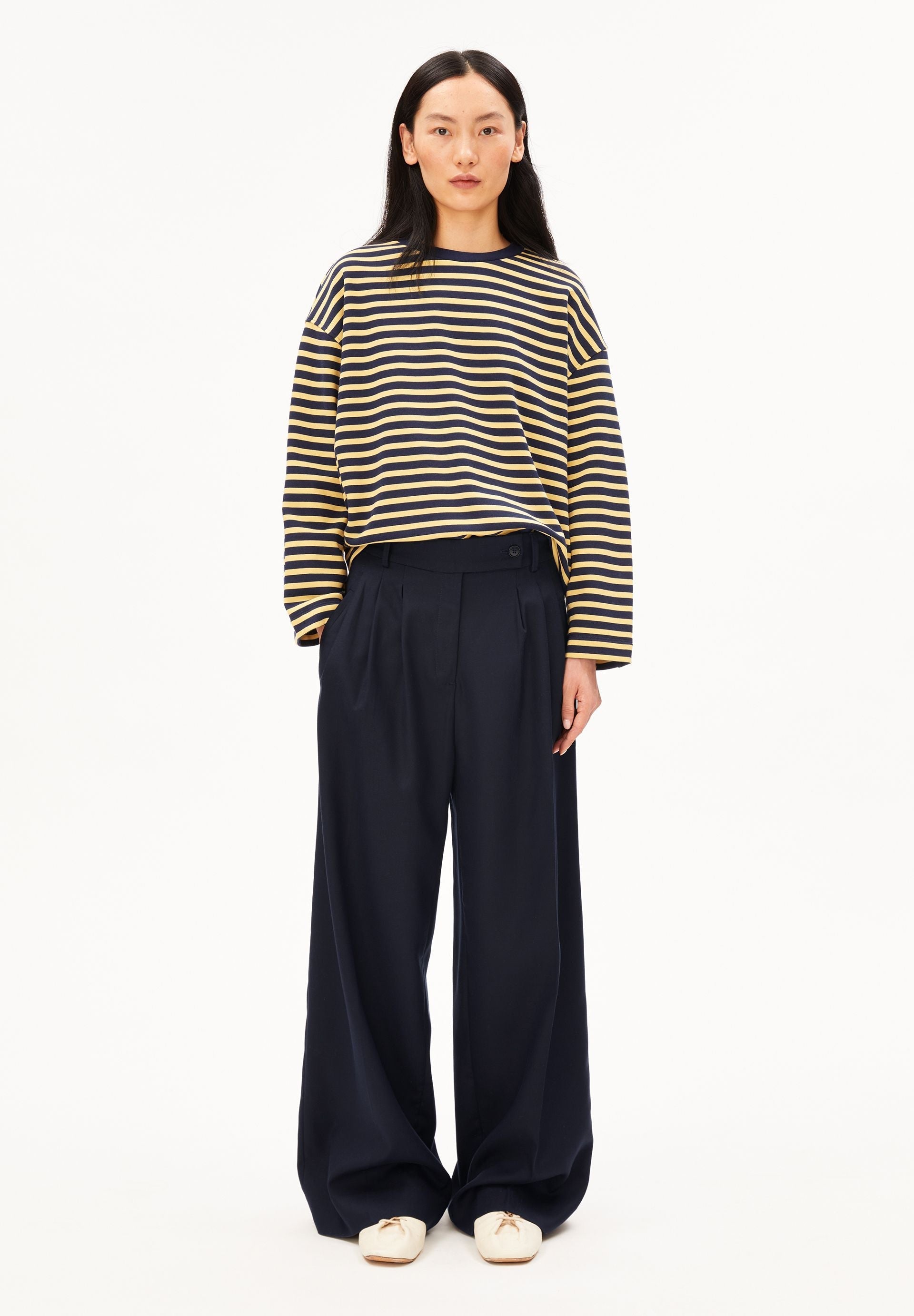 Sudadera ARMEDANGELS Frankaa Maarlen Stripe Golden Hay Tinted Navy - imagen oficial 411