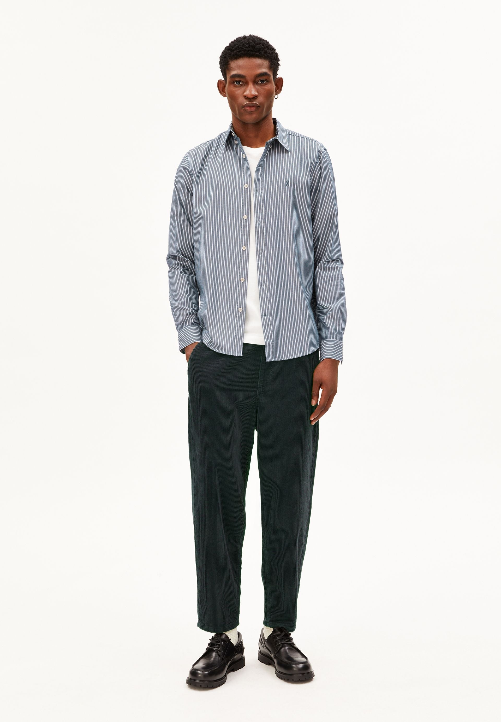 Camisa ARMEDANGELS Quaasa Stripe Petrol Velvet, detalle del tejido