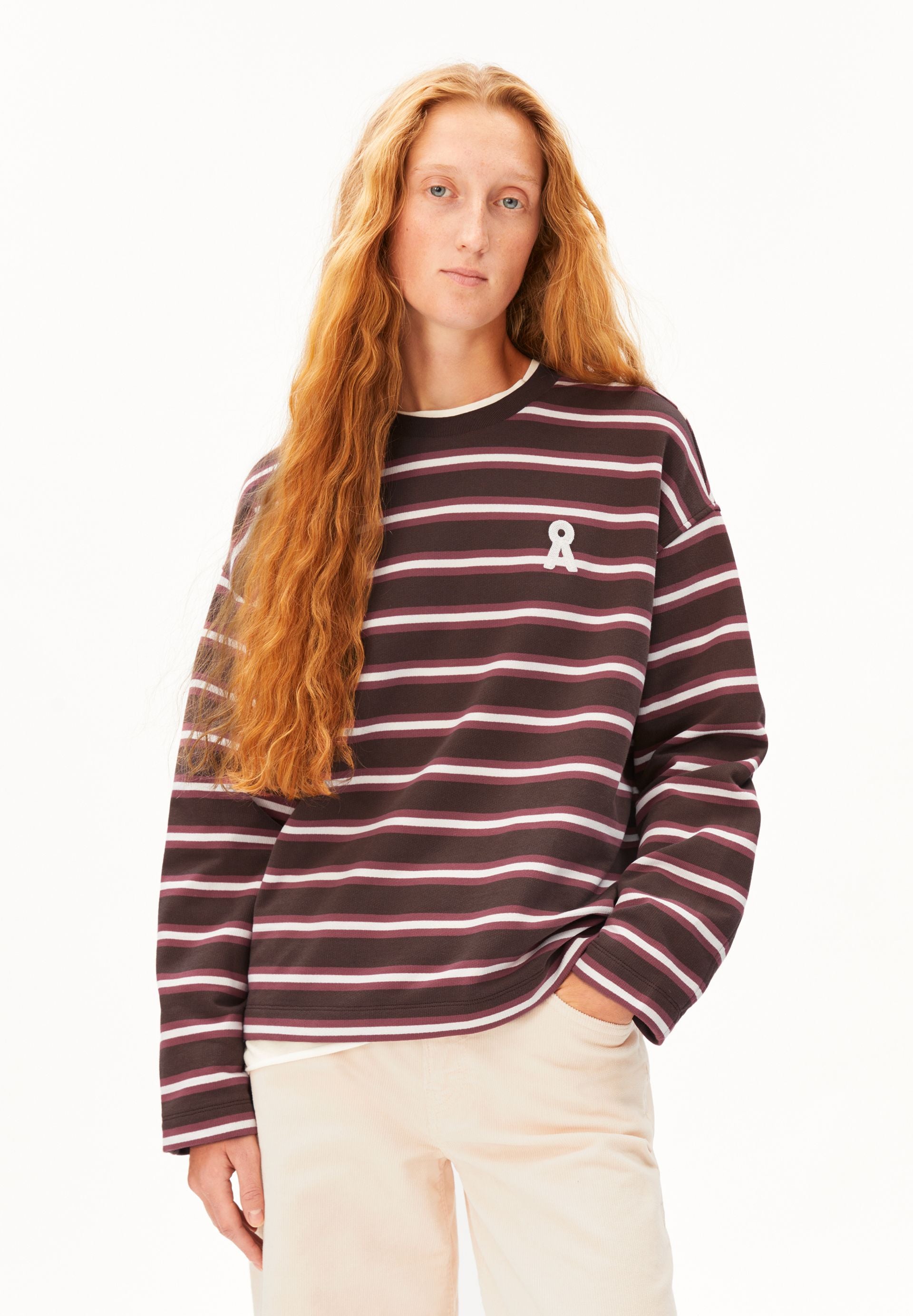 Sudadera ARMEDANGELS Iconic Å Frankaa Bold Claystone Oatmilk Velvet Ember - vista oficial 1