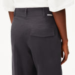 Pantalón ARMEDANGELS Barrel Leg Twill Dark Steel - imagen oficial 311