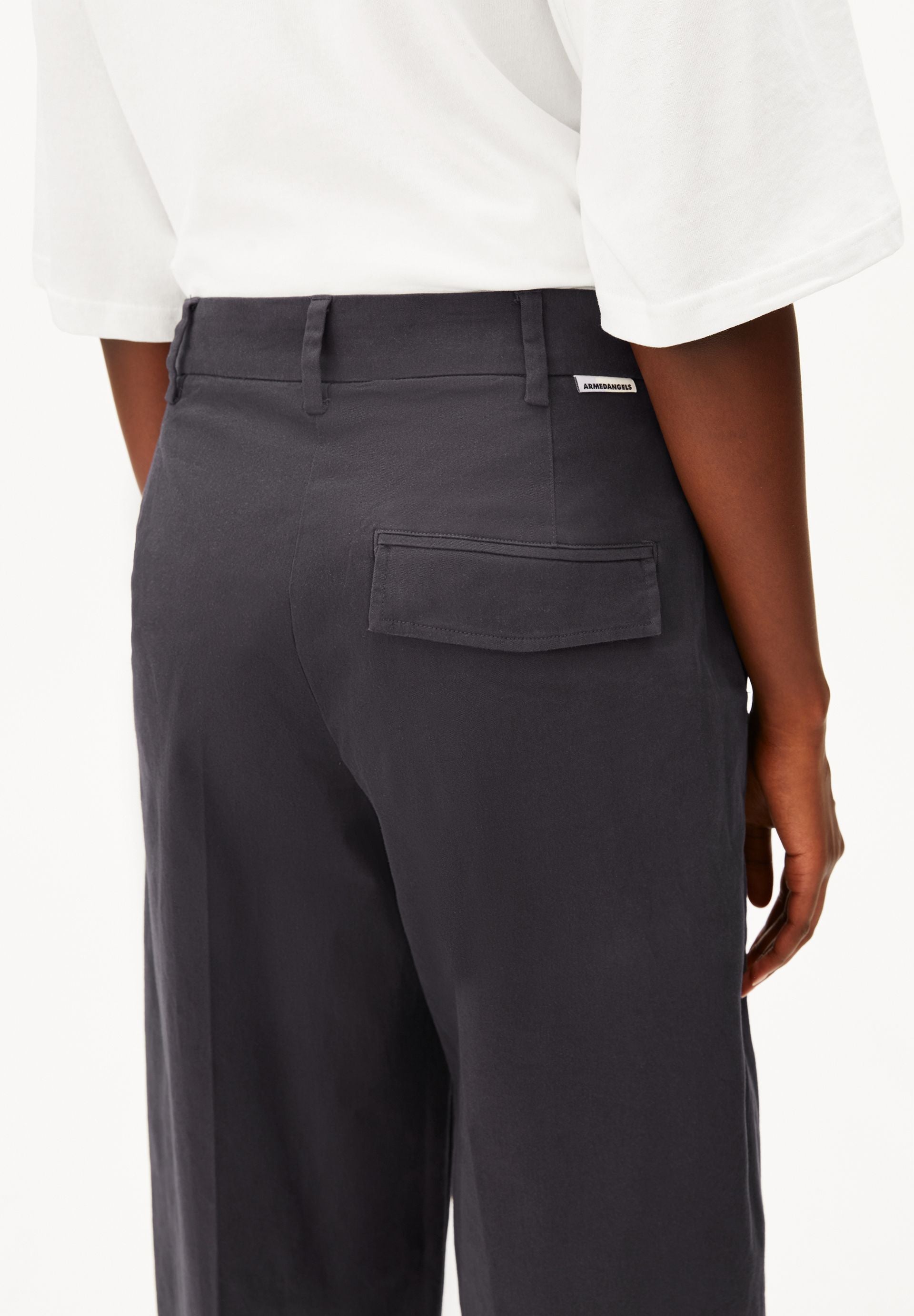 Pantalón ARMEDANGELS Barrel Leg Twill Dark Steel - imagen oficial 311