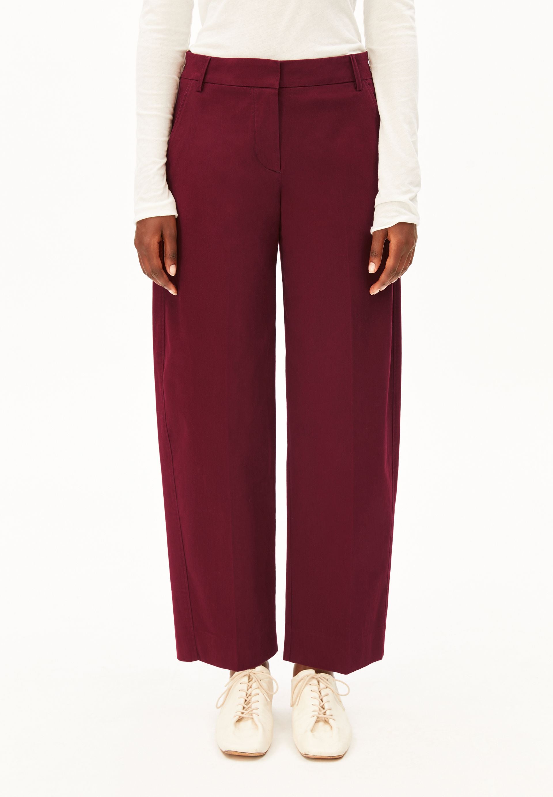Pantalón ARMEDANGELS Barrel Leg Twill Velvet Red