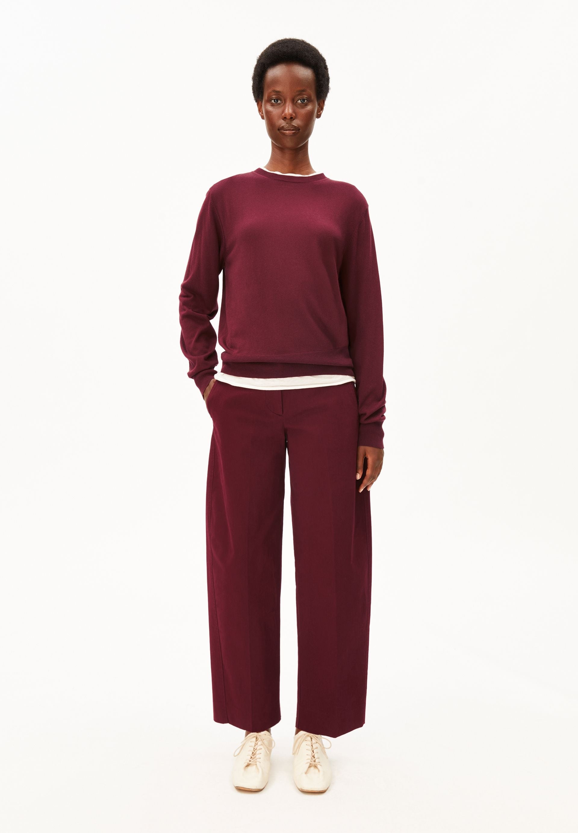 Pantalón ARMEDANGELS Barrel Leg Twill Velvet Red - imagen oficial 411