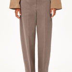 Pantalón ARMEDANGELS Herringbone Barrel Leg Claystone Soft Nougat - vista oficial 1