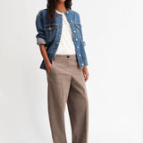 Pantalón ARMEDANGELS Herringbone Barrel Leg Claystone Soft Nougat - vista oficial 4