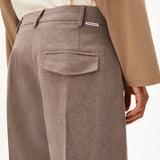 Pantalón ARMEDANGELS Herringbone Barrel Leg Claystone Soft Nougat - vista oficial 3