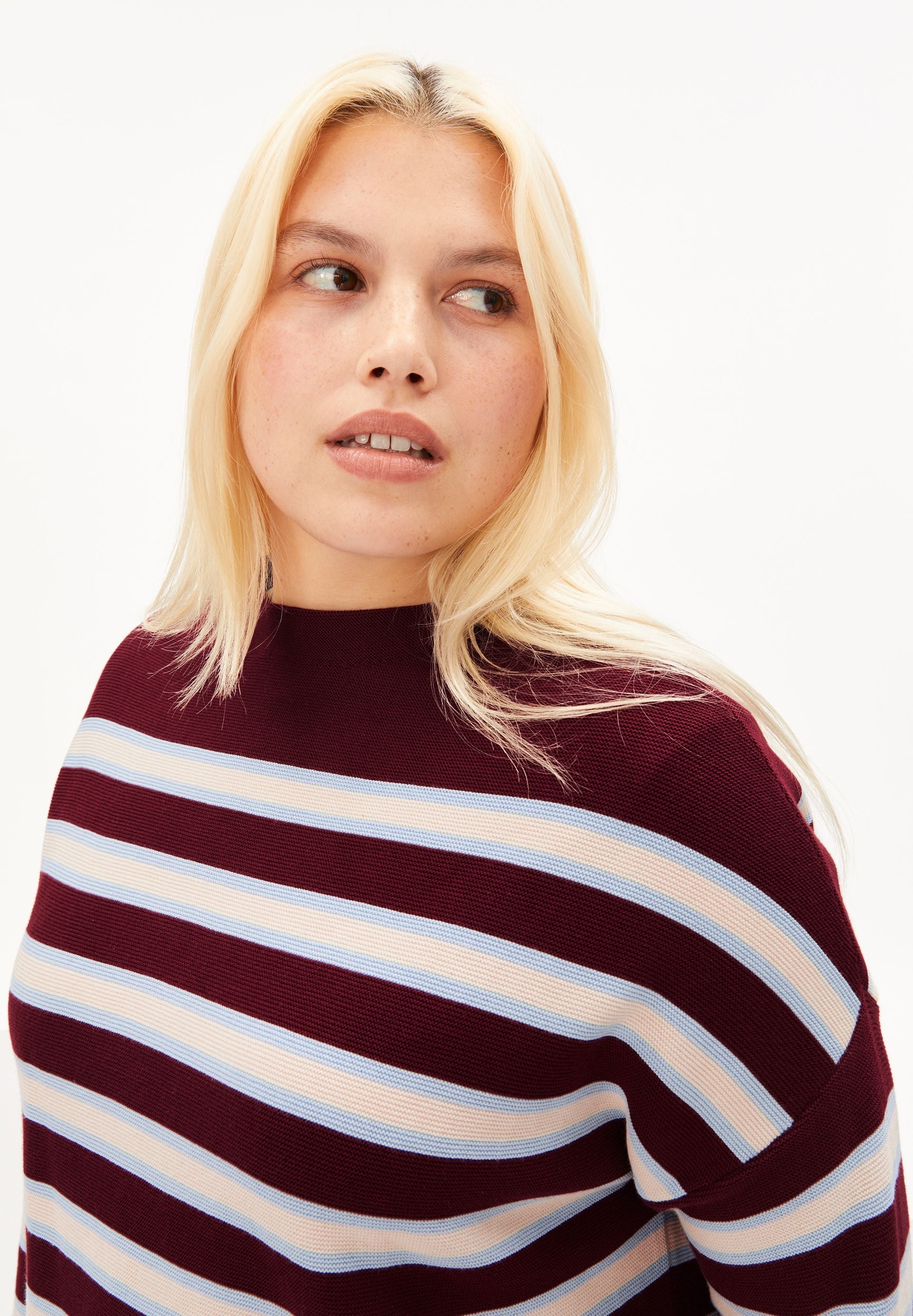Jersey ARMEDANGELS Merinaa Striped Velvet Red Soft Blue Oatmilk - imagen oficial 311