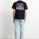 Camiseta Edmmond Vinilos Madrid negra, vista de espalda en modelo