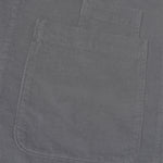 Sobrecamisa UNIVERSAL WORKS Bakers Fine Cord Grey, detalle del bolsillo