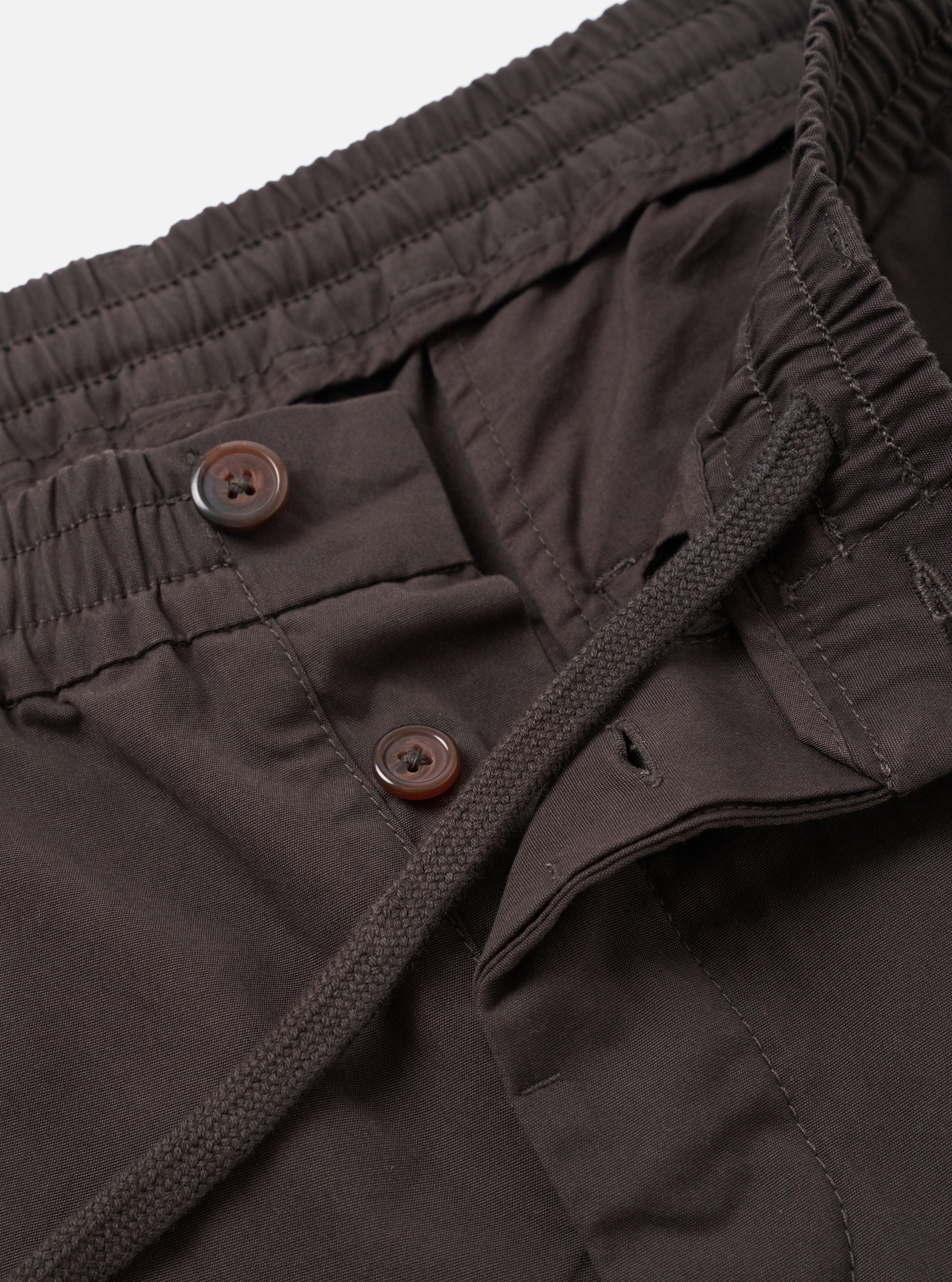 Pantalón UNIVERSAL WORKS Micro Canvas Oxford Pant Brown - vista oficial 6