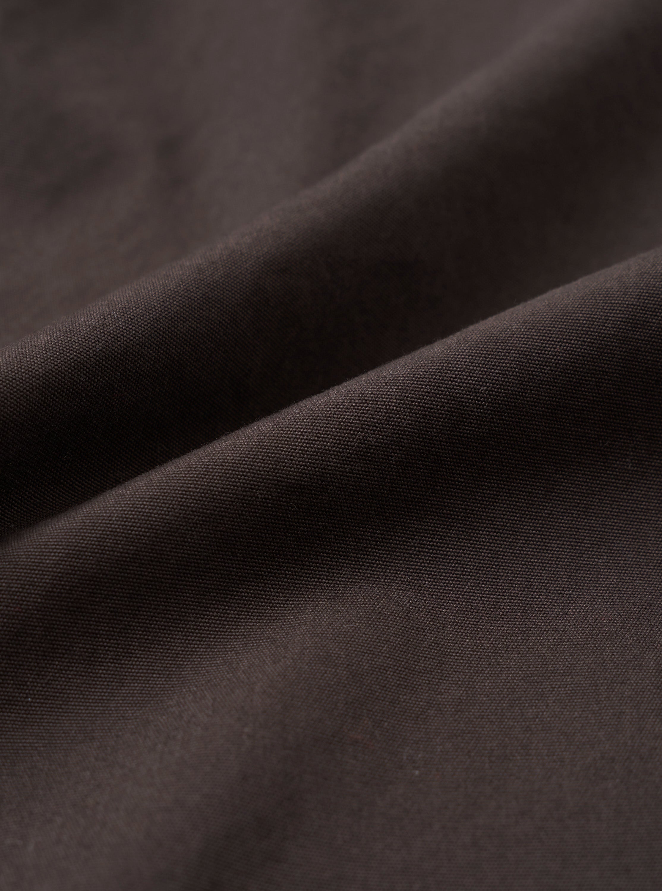 Pantalón UNIVERSAL WORKS Micro Canvas Oxford Pant Brown - vista oficial 4