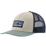 Gorra Patagonia P-6 Logo Trucker Pumice flat frontal transparente