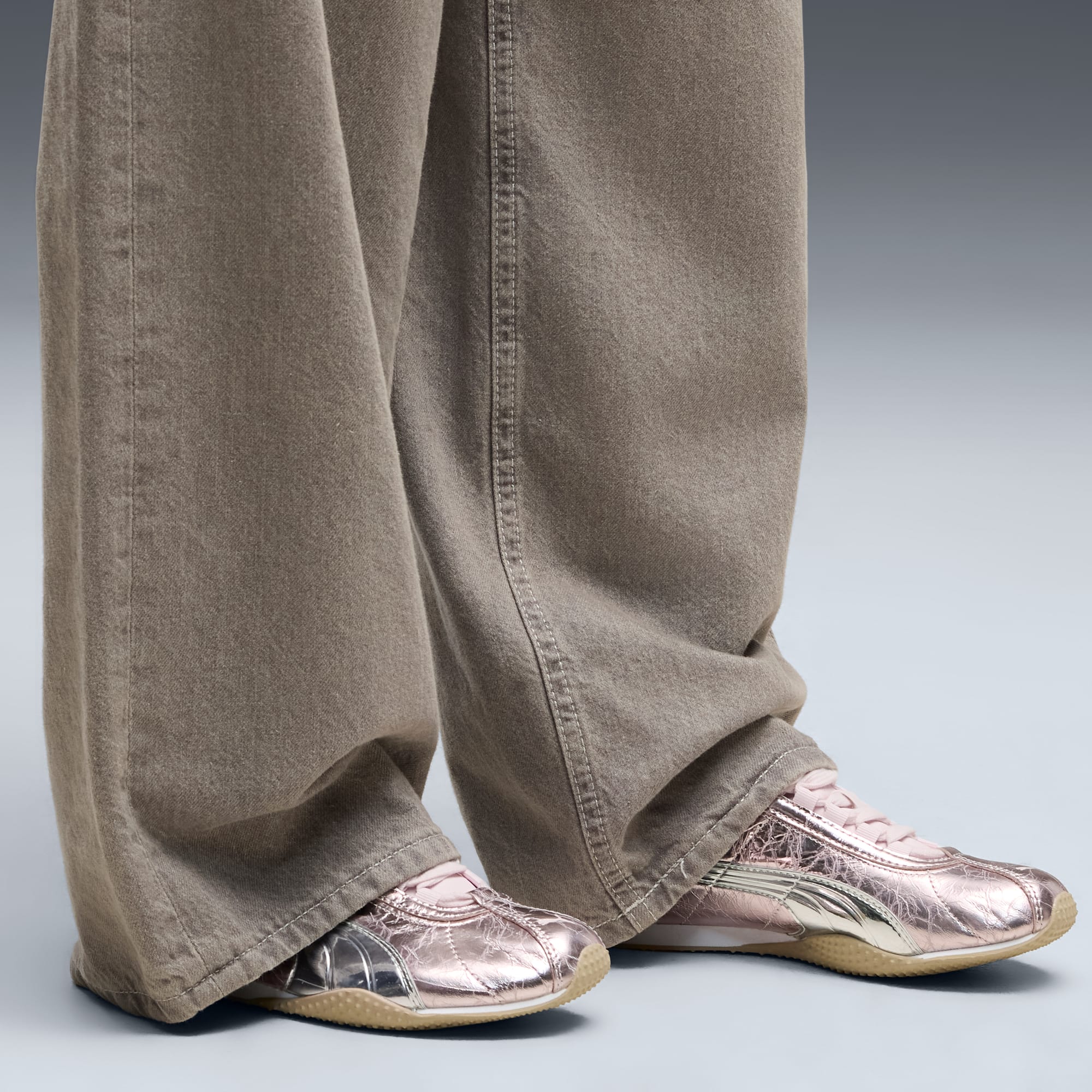 PUMA H-Street Lustre Powder Pink Birch en modelo