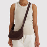 Bolso BAGGU Small Nylon Crescent Coffee