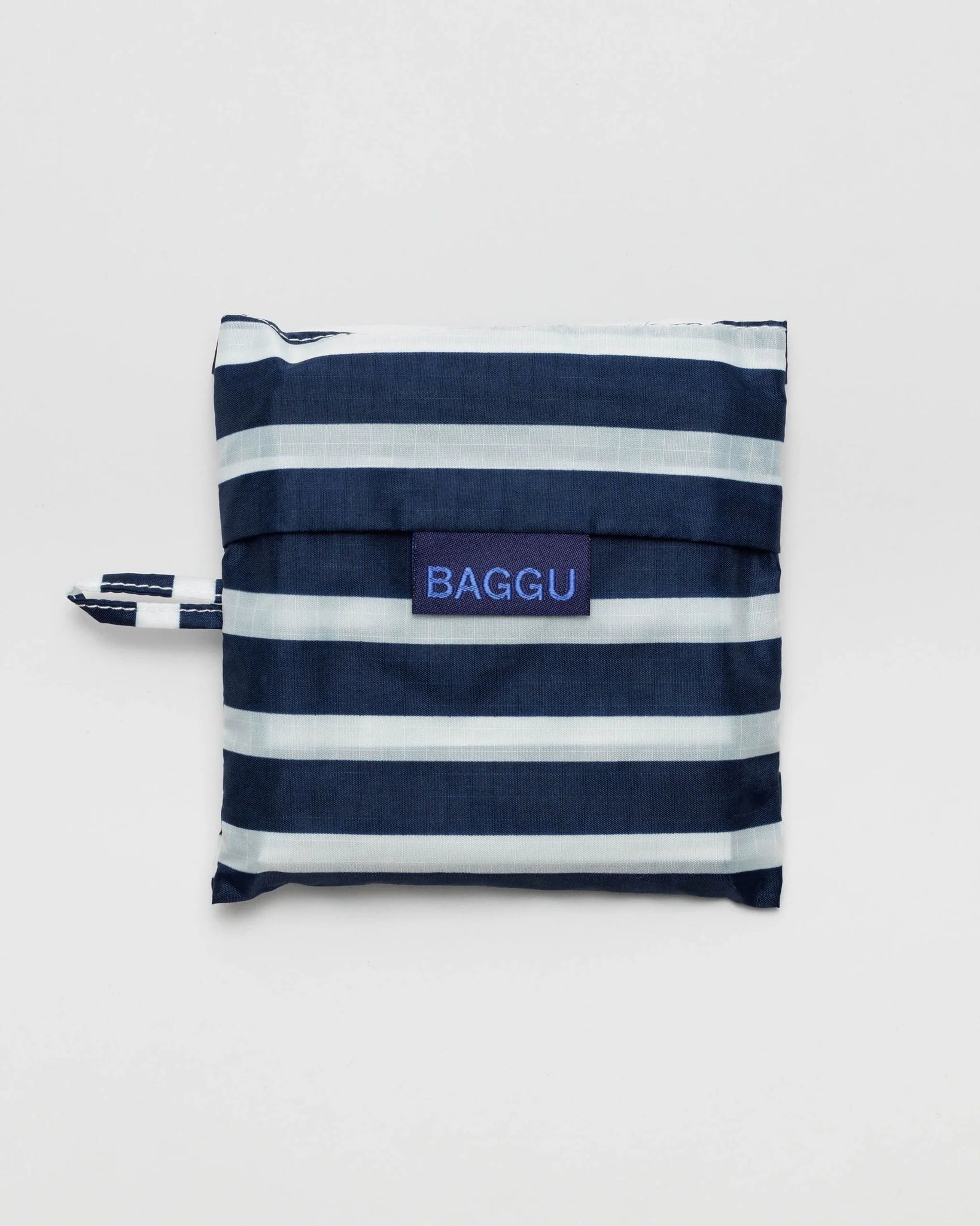 Marineblau gestreifte recycelte Standard-Bagu-Tasche