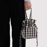 Bolso BAGGU Nylon Drawstring Black and Cream Gingham