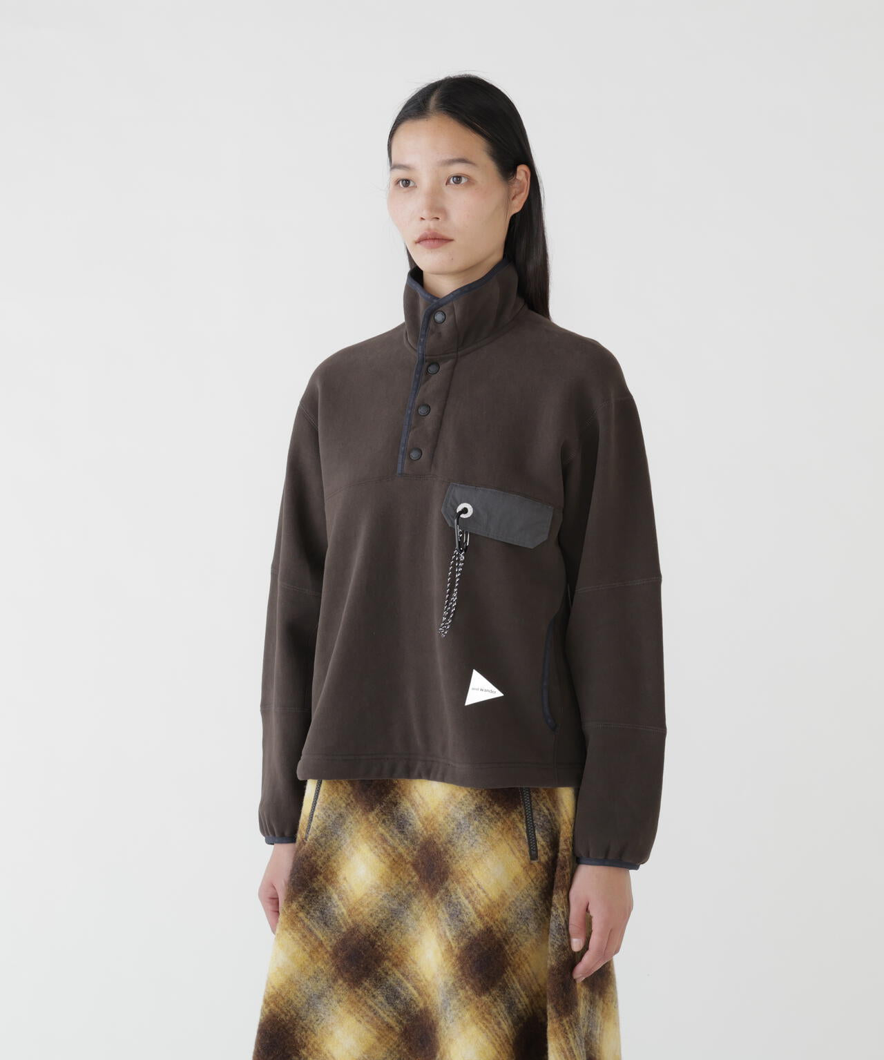 Sudadera AND WANDER Sweat Pullover Dark Brown - vista oficial