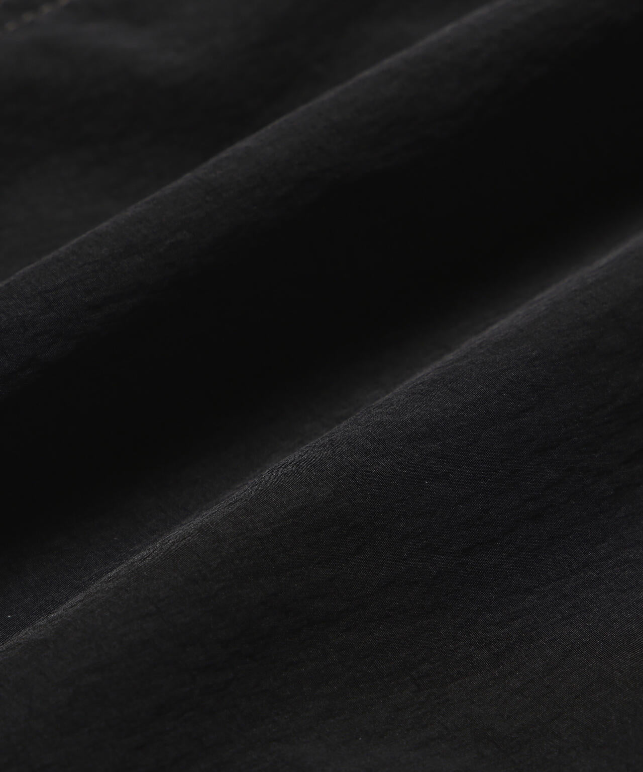 Pantalones AND WANDER Crinkled Nylon Pants Black - vista oficial